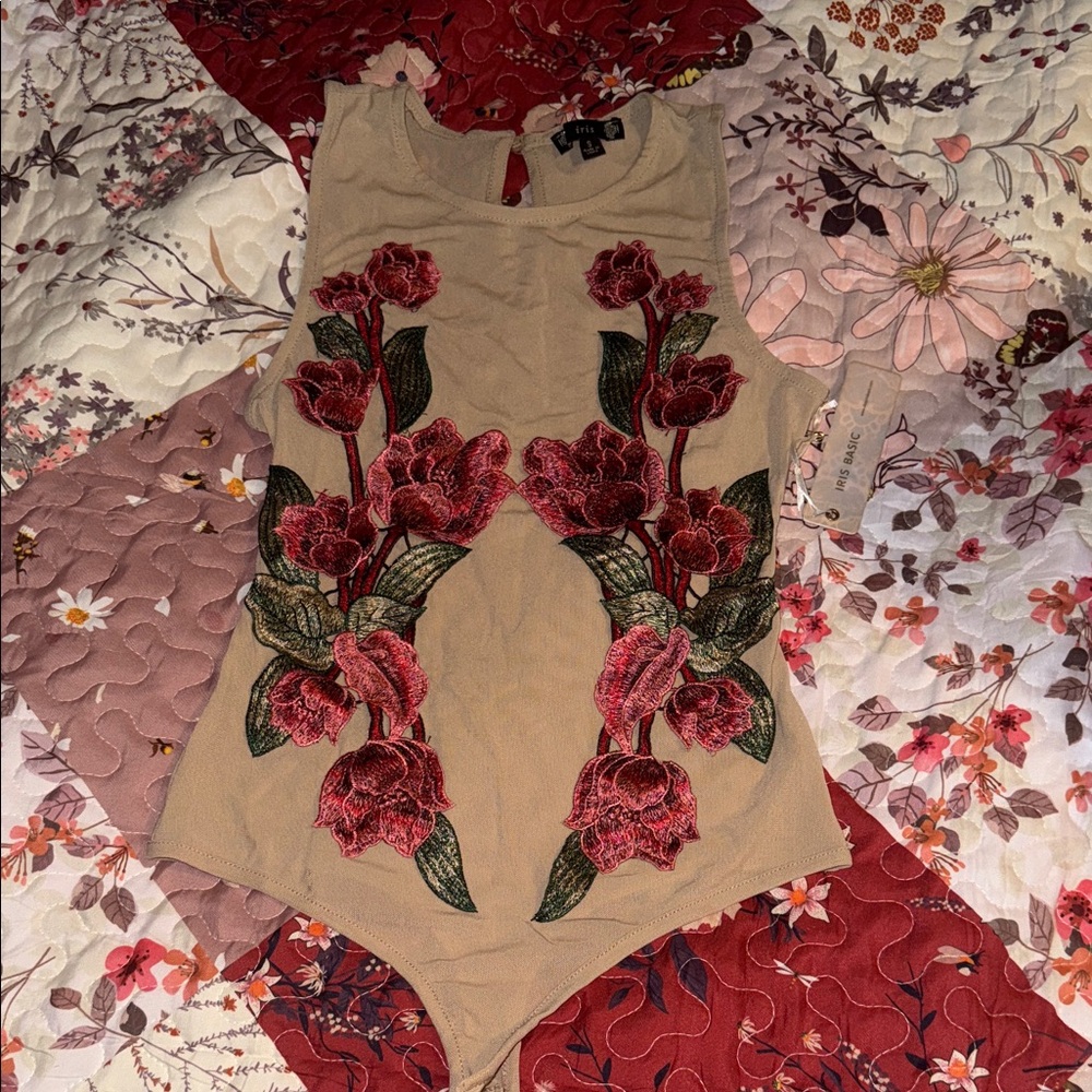 Iris Basic Floral Embroidered Bodysuit